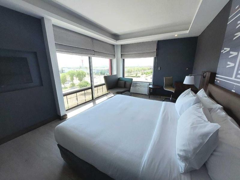 Courtyard by Marriott Santiago Airport image