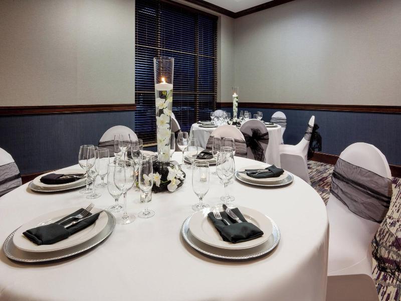Sheraton St. Paul Woodbury Hotel image