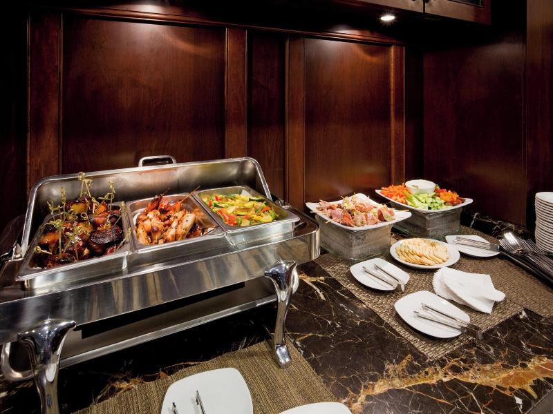 Sheraton St. Paul Woodbury Hotel