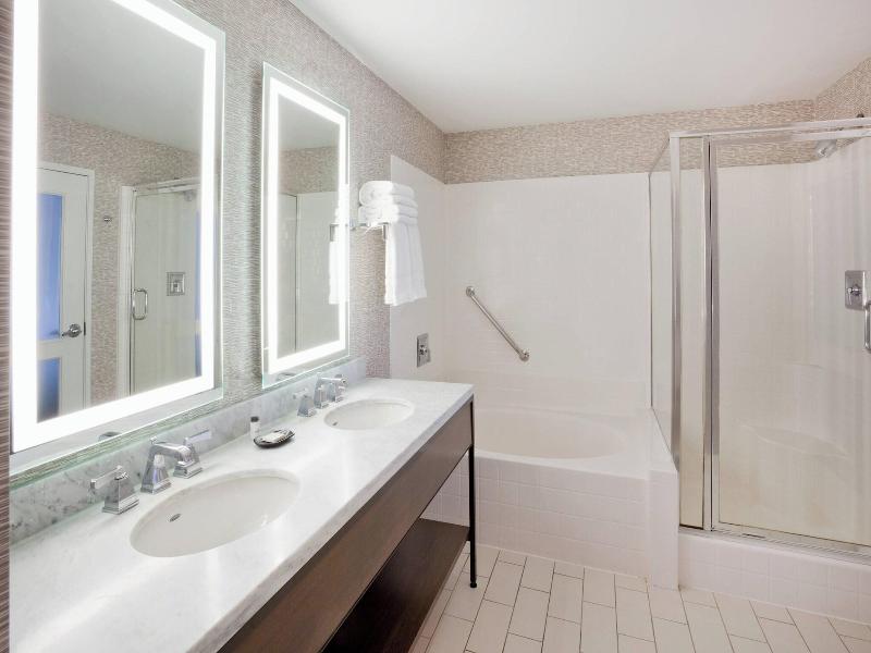 Sheraton St. Paul Woodbury Hotel image