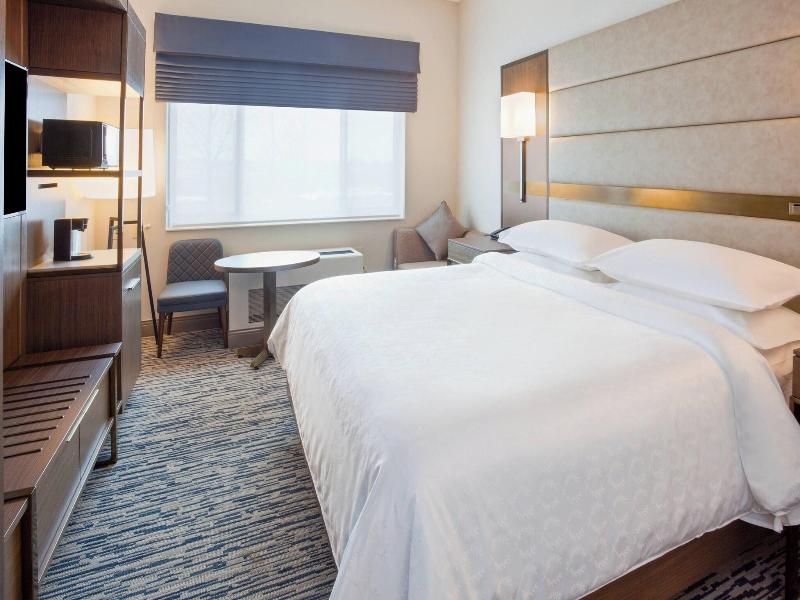 Sheraton St. Paul Woodbury Hotel image