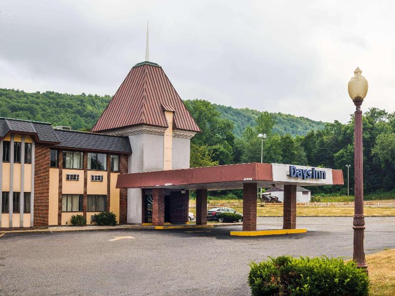 Days Inn by Wyndham Berlin Meriden image