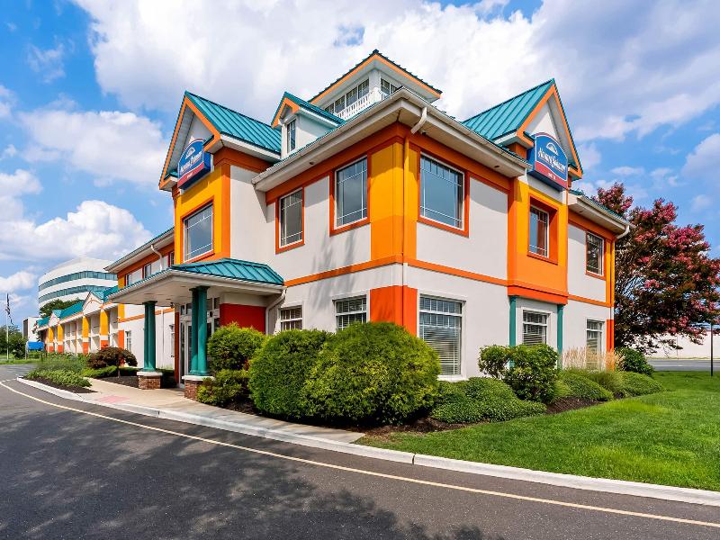 Howard Johnson Hotel By Wyndham Toms River image