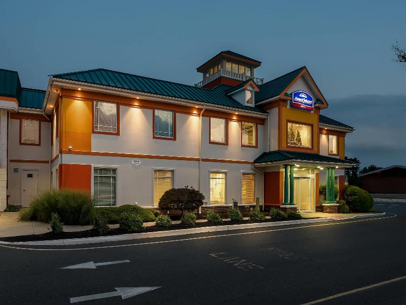 Howard Johnson Hotel By Wyndham Toms River image