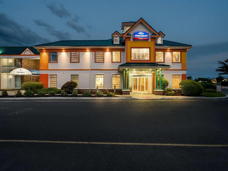 Howard Johnson Hotel By Wyndham Toms River image