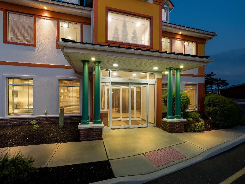 Howard Johnson Hotel By Wyndham Toms River image