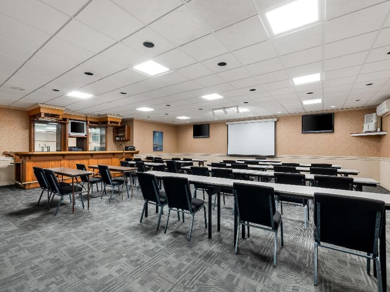 Howard Johnson Hotel By Wyndham Toms River image