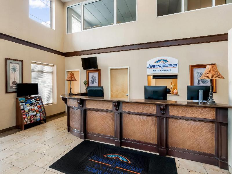 Howard Johnson Hotel By Wyndham Toms River image