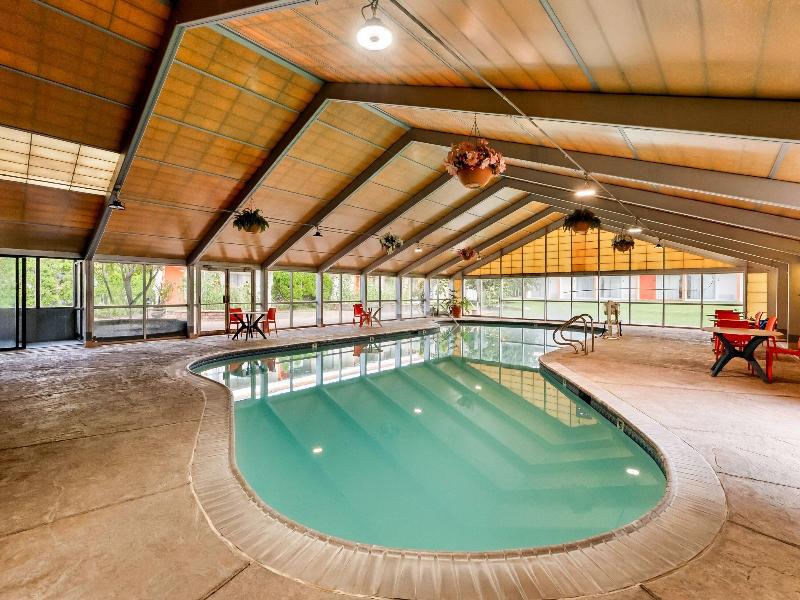 Howard Johnson Hotel By Wyndham Toms River image