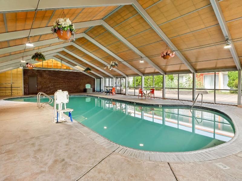 Howard Johnson Hotel By Wyndham Toms River image