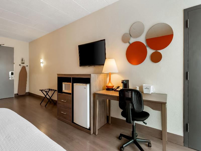 Howard Johnson Hotel By Wyndham Toms River image
