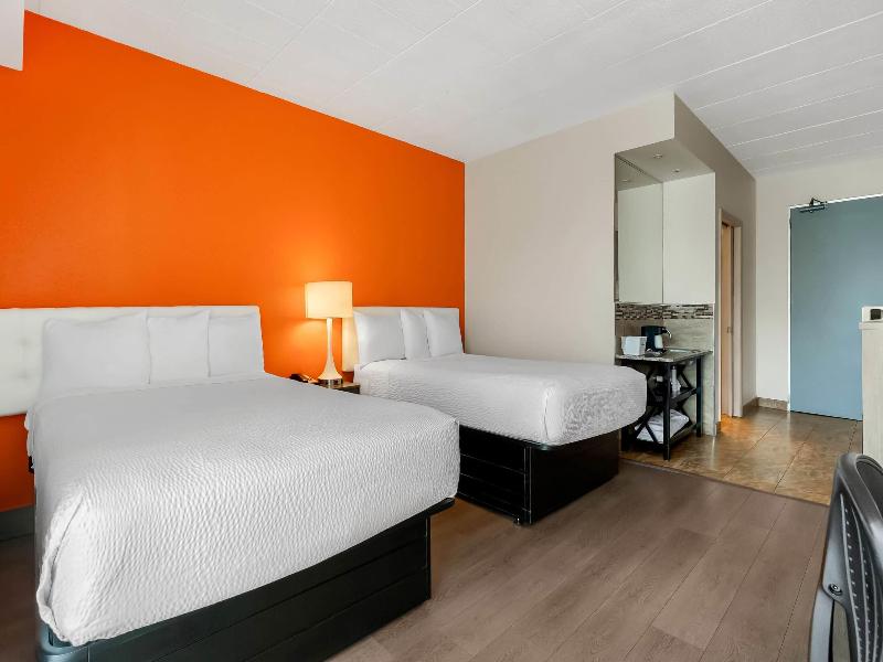 Howard Johnson Hotel By Wyndham Toms River image
