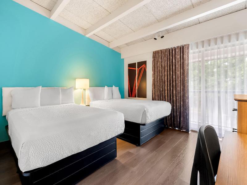 Howard Johnson Hotel By Wyndham Toms River image