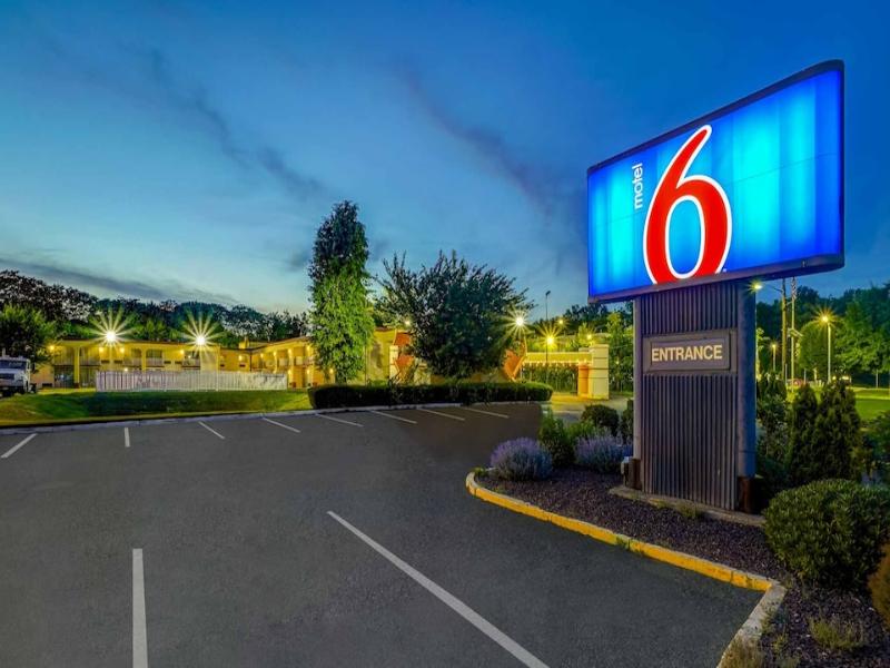 Motel 6 Lawrenceville image