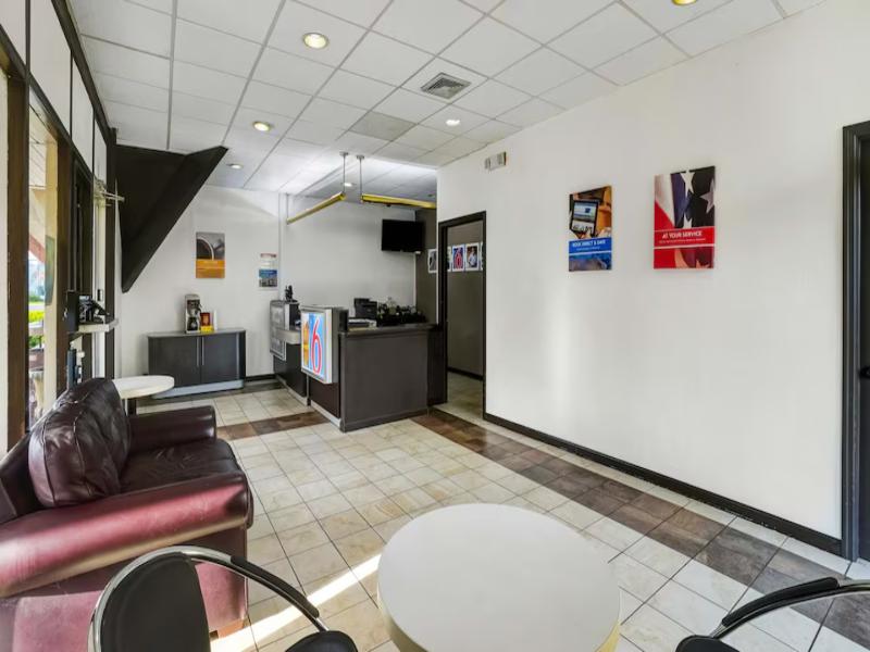 Motel 6 Lawrenceville image