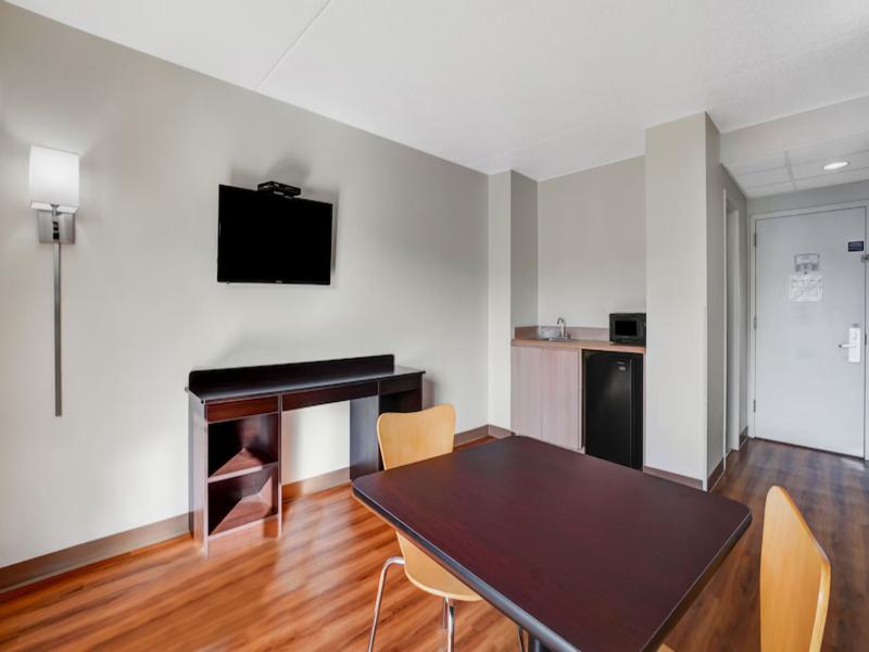 Motel 6 Lawrenceville image