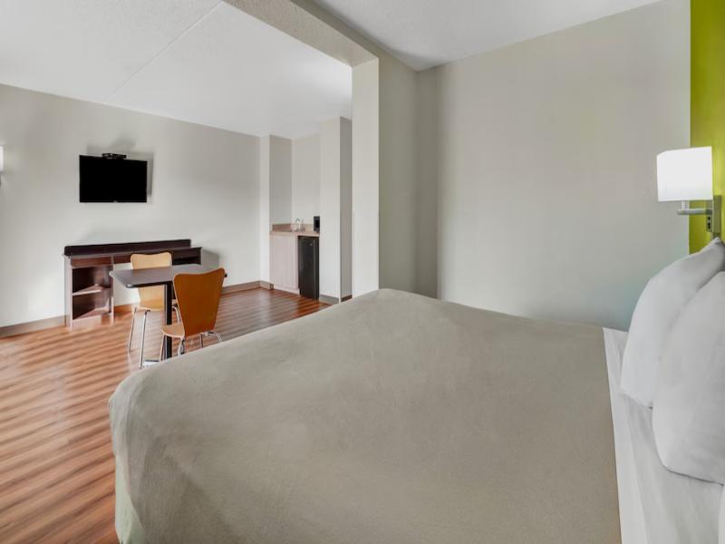 Motel 6 Lawrenceville image