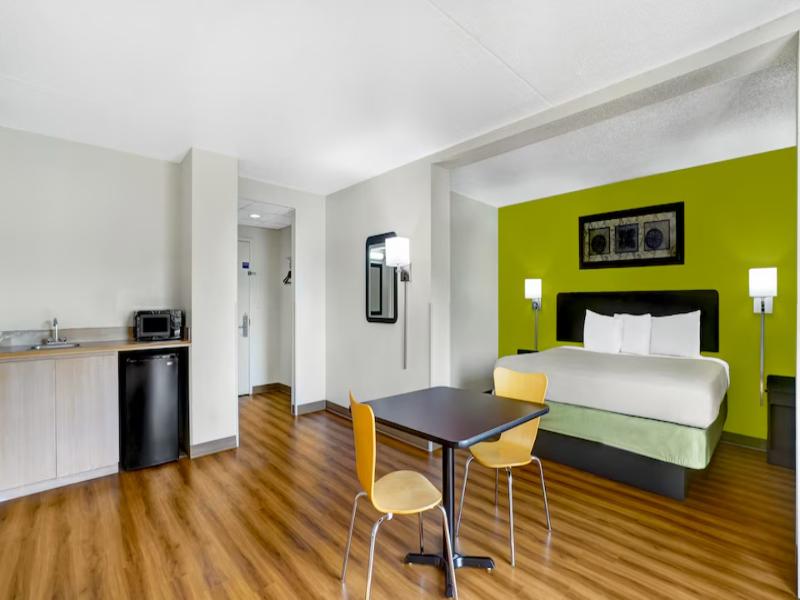 Motel 6 Lawrenceville image