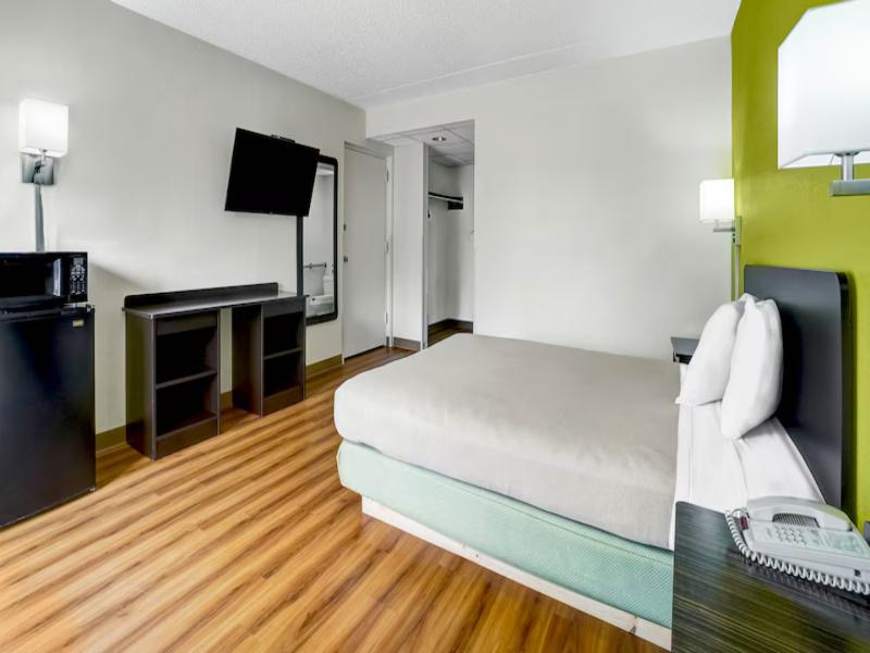 Motel 6 Lawrenceville image