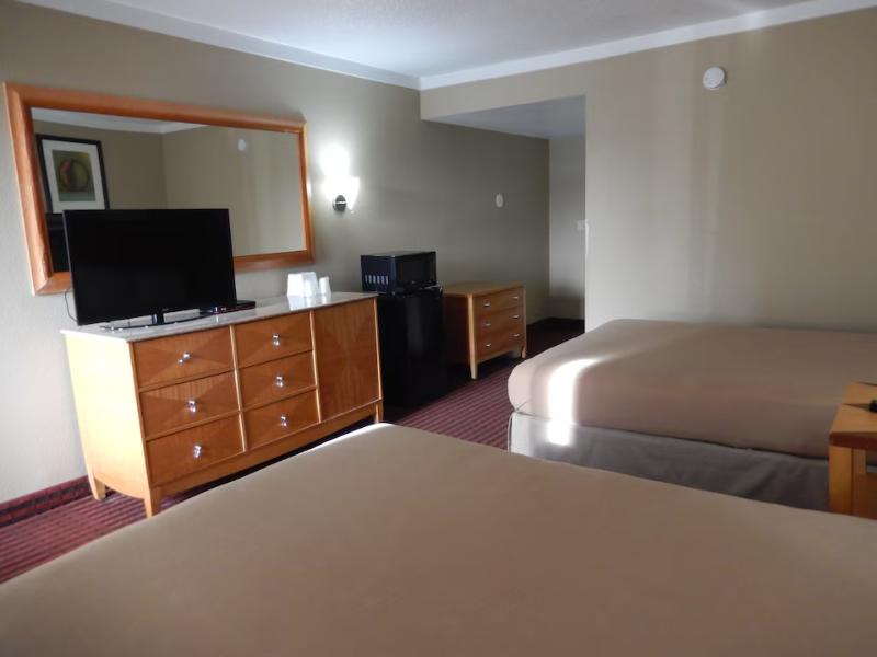 Motel 6 Lawrenceville image