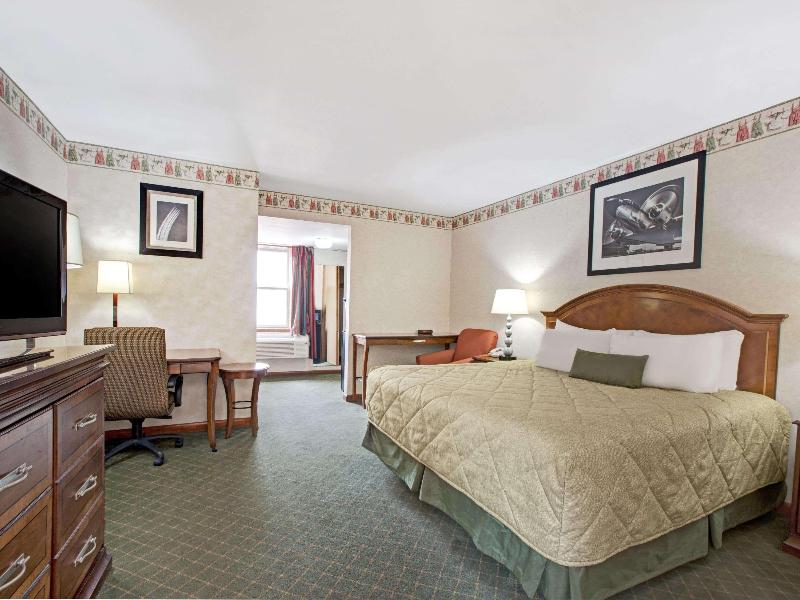 Ramada by Wyndham Flemington image