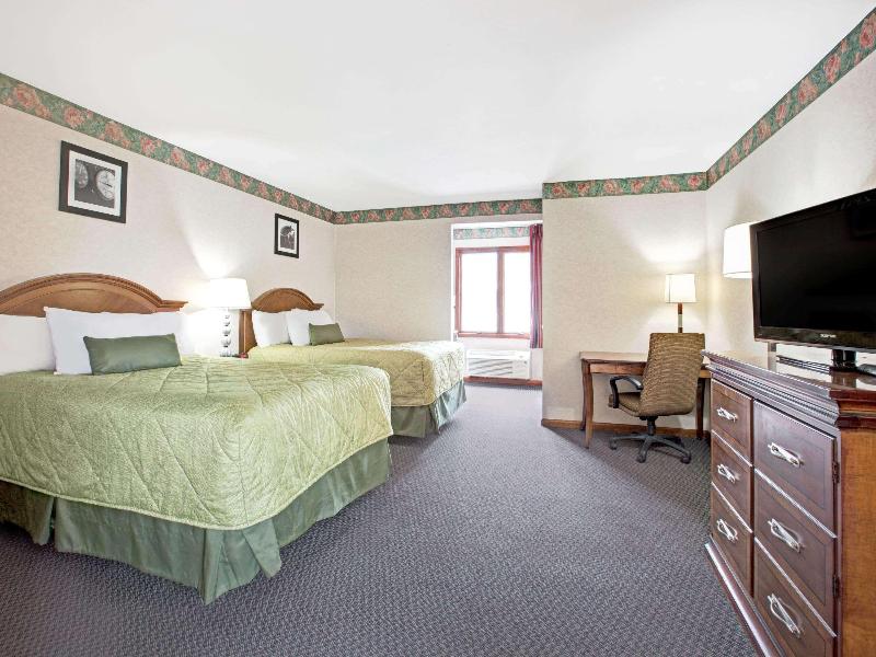 Ramada by Wyndham Flemington image