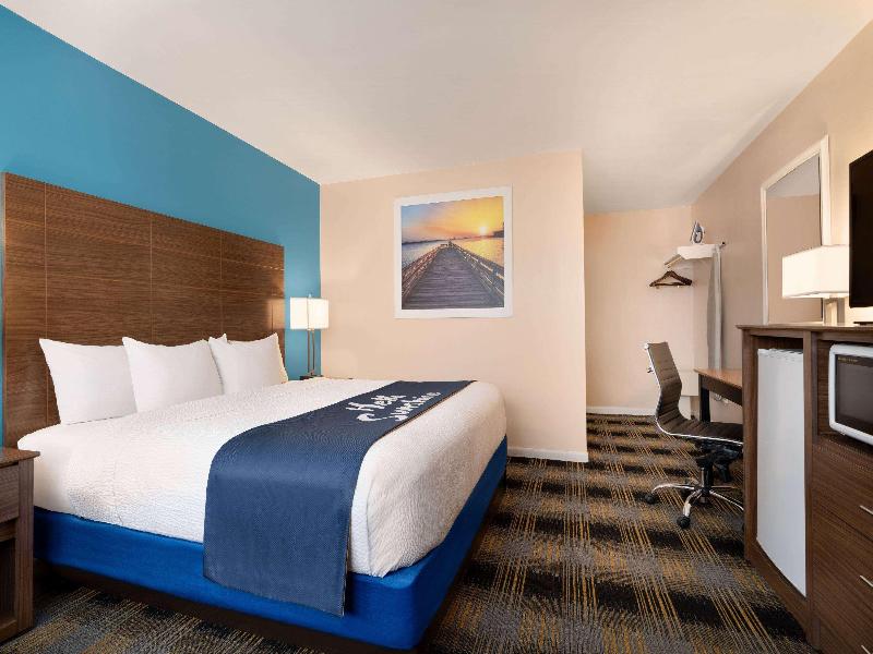Days Inn By Wyndham Middletown Newport Area image