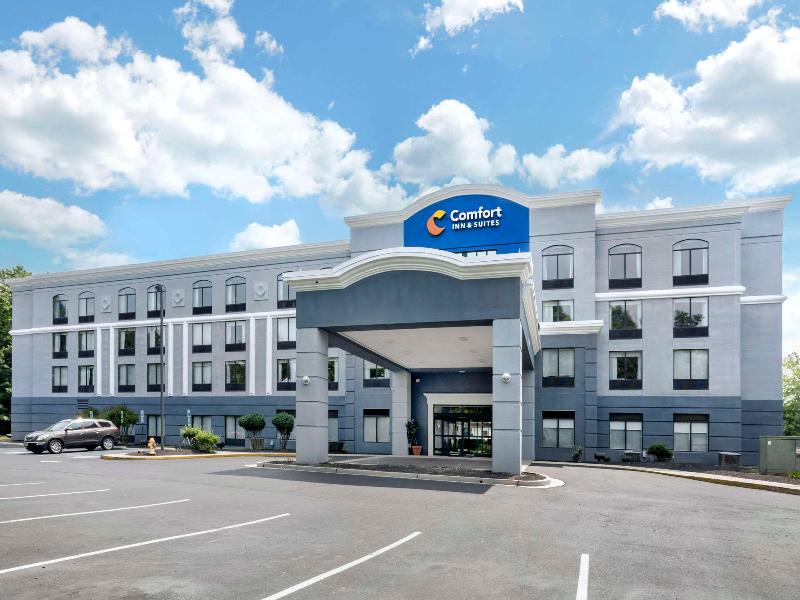 Comfort Inn and Suites Mt Laurel Cherry Hill image