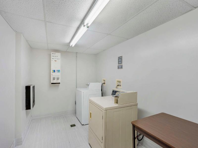 Comfort Inn and Suites Mt Laurel Cherry Hill image