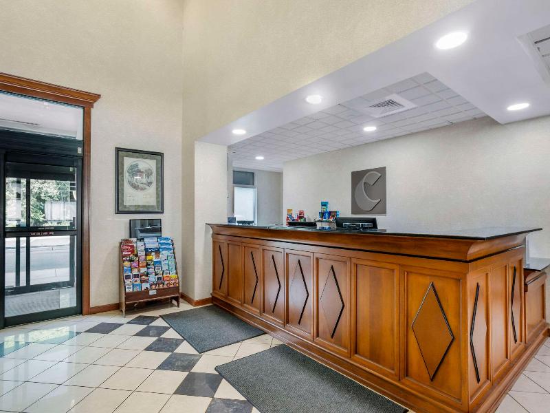 Comfort Inn and Suites Mt Laurel Cherry Hill image