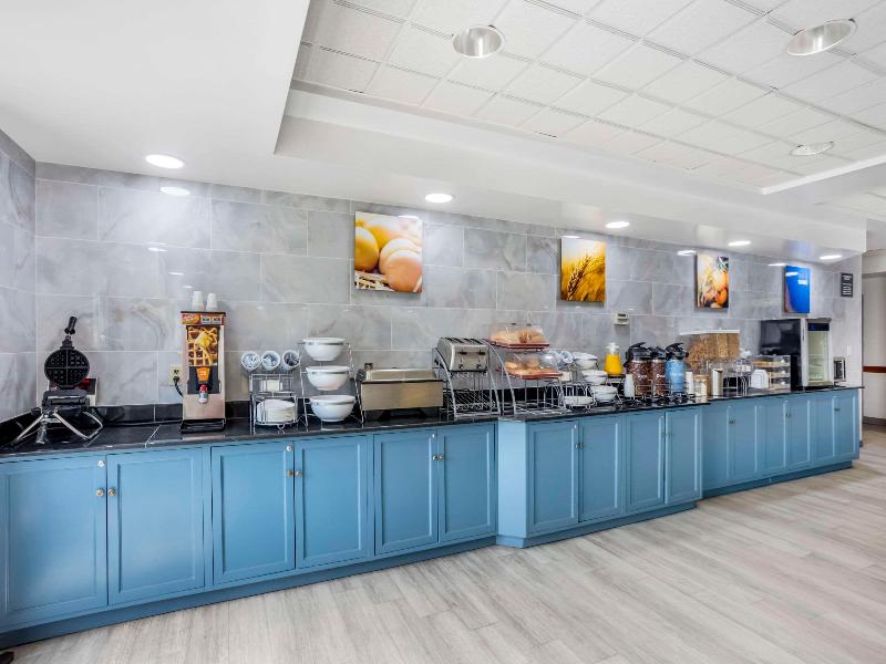 Comfort Inn and Suites Mt Laurel Cherry Hill image