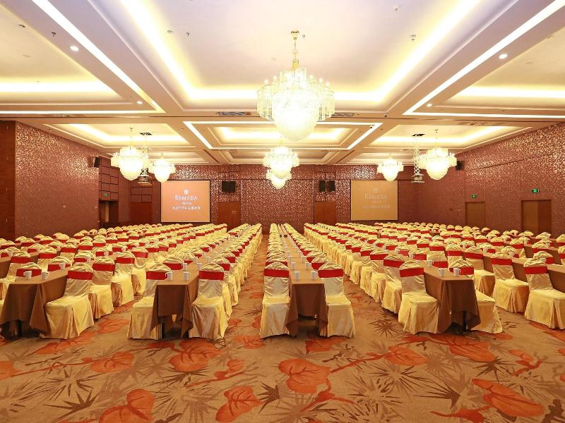 Ramada By Wyndham Longyan