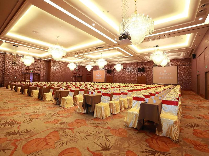 Ramada By Wyndham Longyan