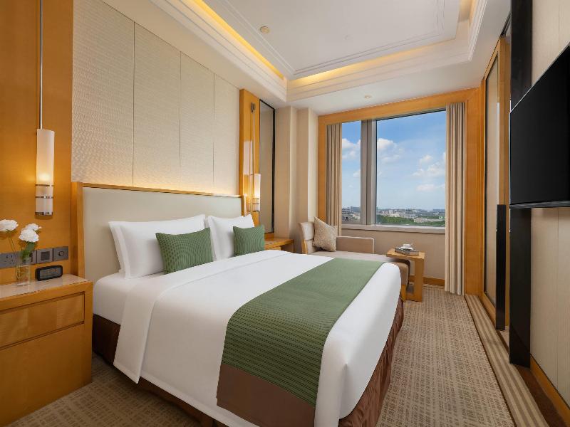 Ramada Plaza by Wyndham Qiandeng Kunshan image