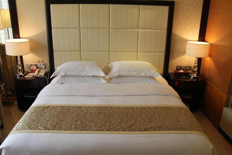 Ramada Plaza By Wyndham Weifang photo 1