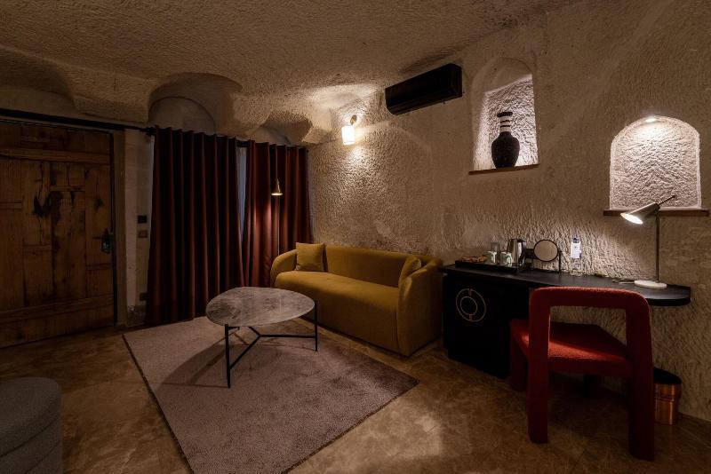 Artemis Cave Suites image