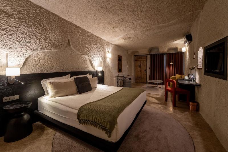 Artemis Cave Suites image