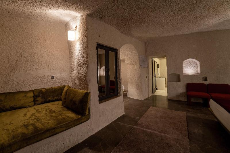 Artemis Cave Suites image