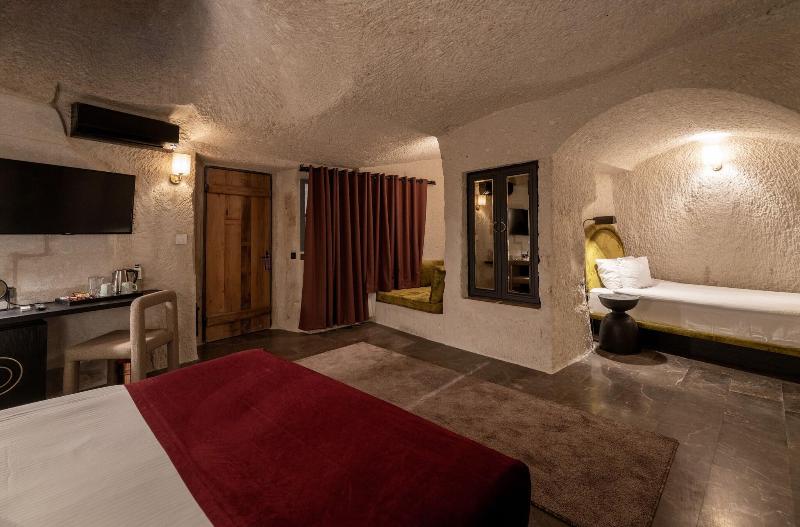 Artemis Cave Suites image