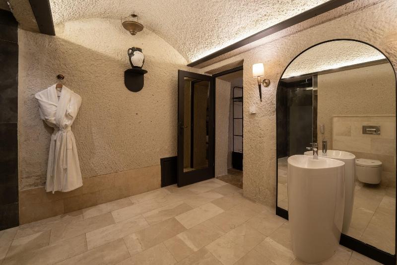 Artemis Cave Suites image
