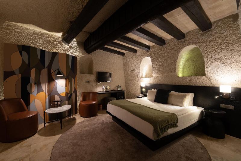 Artemis Cave Suites image