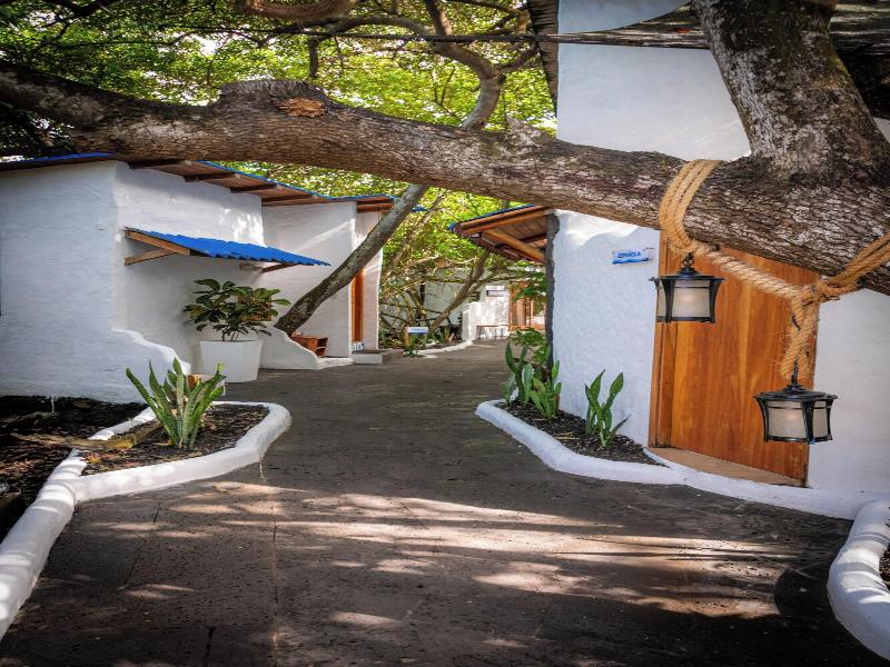 Red Mangrove Aventura Lodge image