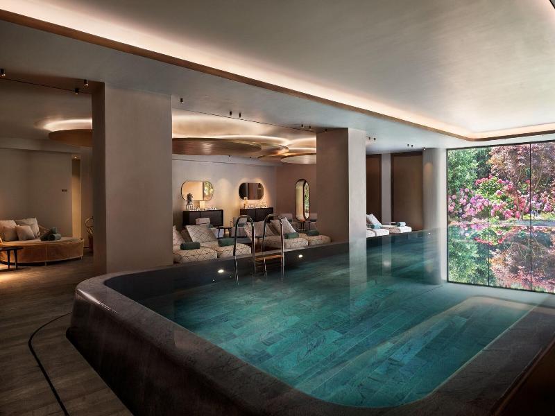 Stay in style at Sheraton Lake Como