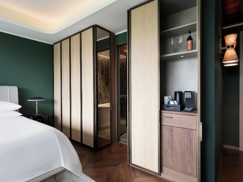 Stay in style at Sheraton Lake Como
