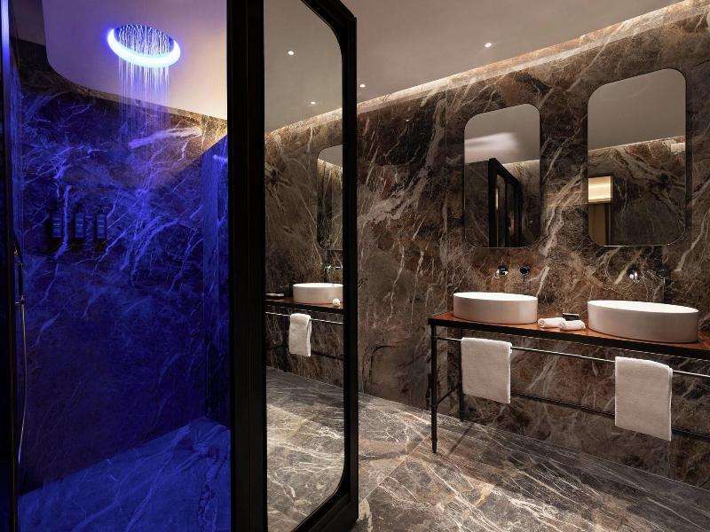 Stay in style at Sheraton Lake Como
