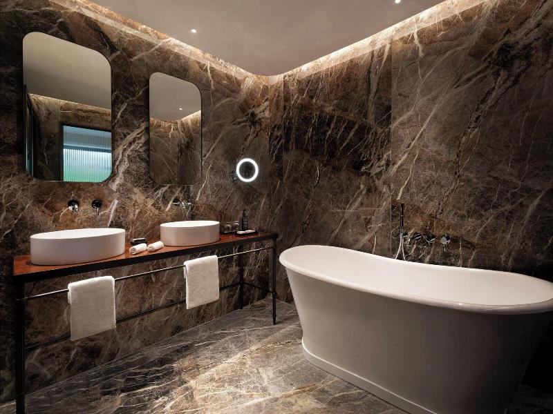 Stay in style at Sheraton Lake Como