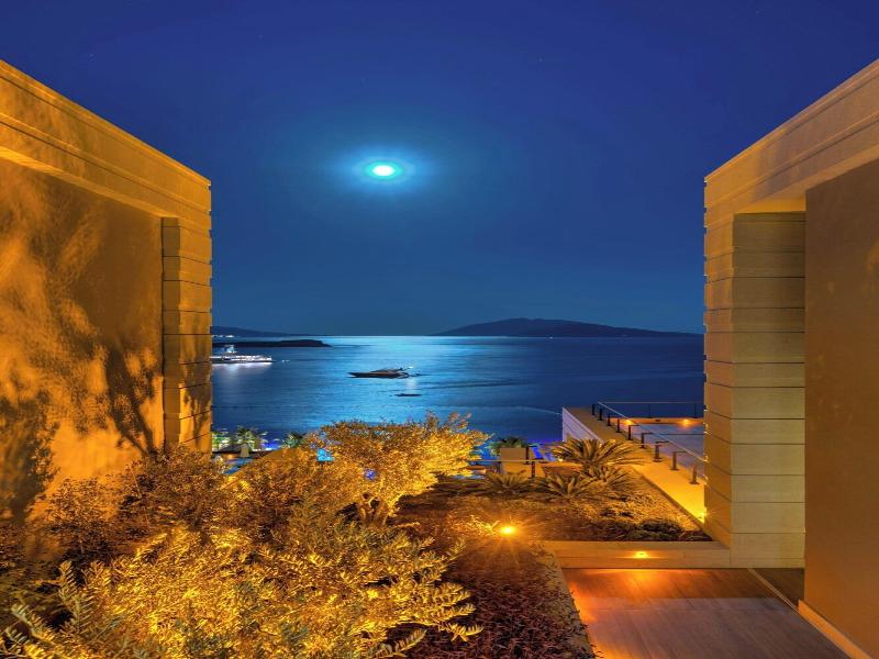 Caresse, A Luxury Collection Resort image