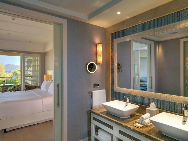 Caresse, A Luxury Collection Resort image