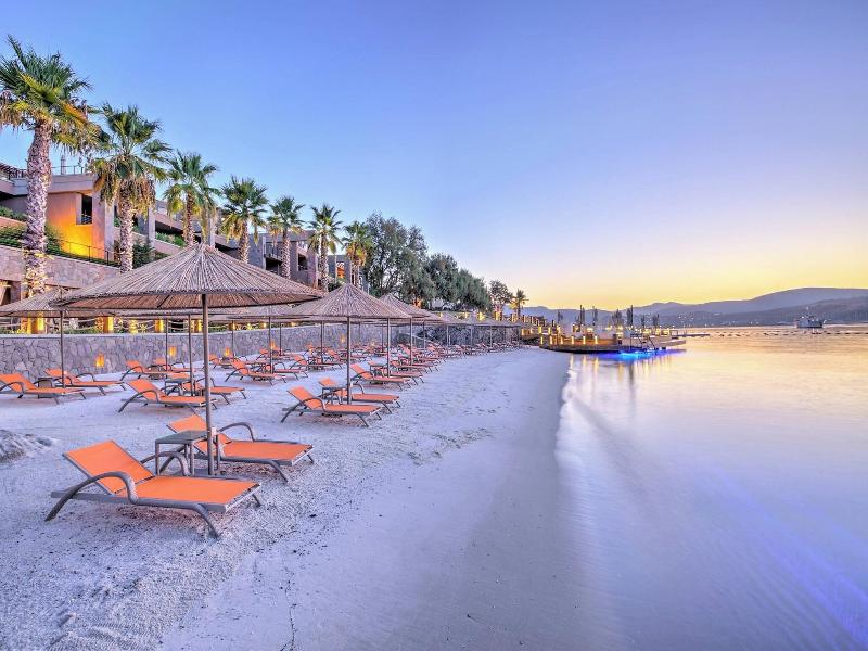 Caresse, A Luxury Collection Resort image