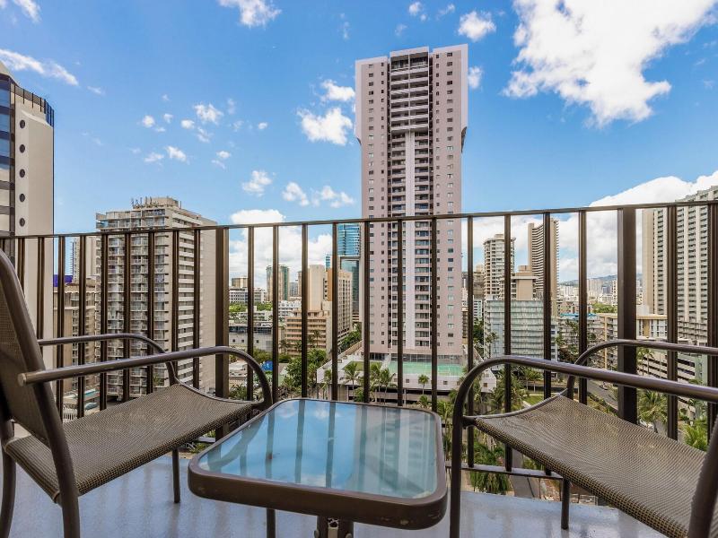 Ohia Waikiki Studio Suites image
